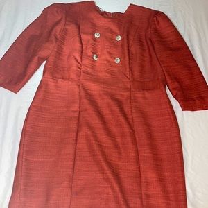 Sophisticated red dress. Plus size. Curve fit.